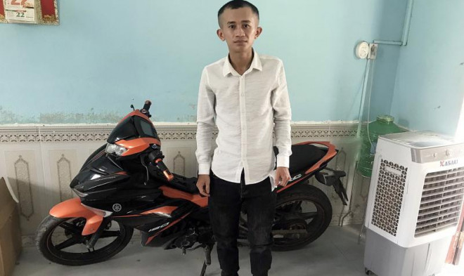 Lê Nguyễn Kim Toàn và chiếc&nbsp;xe máy hiệu Yamaha Exciter BKS 92E1-477.69.