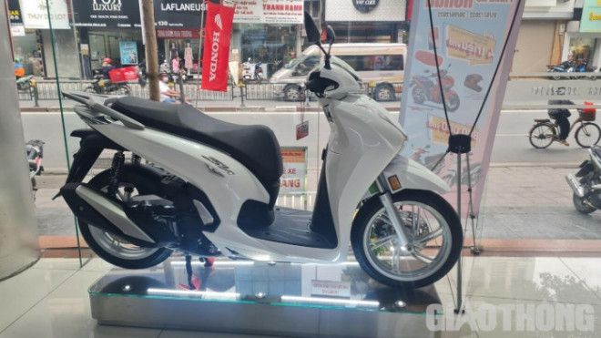 Giá xe Honda SH tháng 9/2022: Chênh cao nhất tới 24 triệu đồng - 1