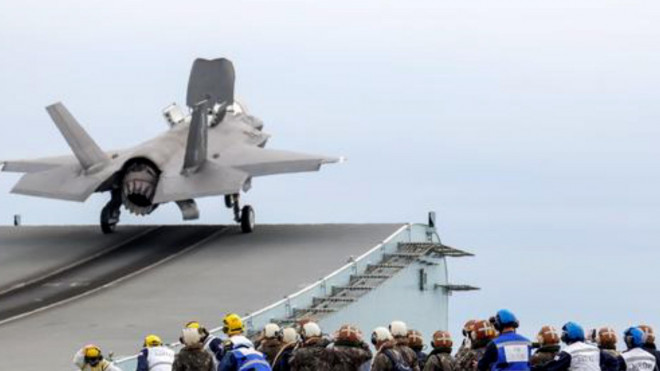 Vì vậy Singapore đã giải quyết yêu cầu bằng một chiếc tiêm kích có khả năng cất cánh đường băng ngắn và hạ cánh thẳng đứng (STOVL). Theo hợp đồng, Mỹ phải giao 12 máy bay chiến đấu đã đặt hàng với thời hạn chậm nhất là vào năm 2026.