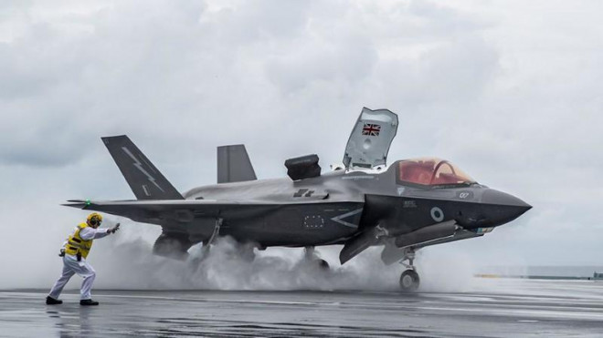 Nhưng tính năng bay STOVL của F-35A vẫn bị nghi ngờ, khi nó yêu cầu thêm những điều kiện và khí tài đặc biệt, bởi vậy lựa chọn này nhanh chóng bị loại bỏ để nhường chỗ cho ứng viên sáng giá hơn.