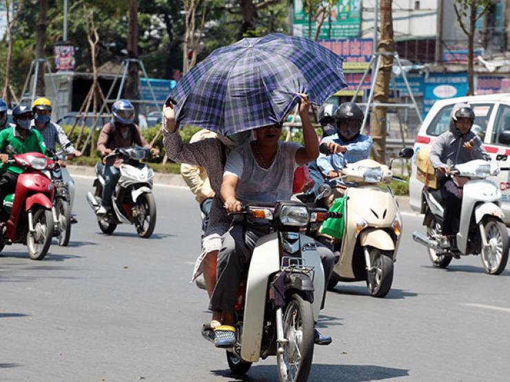 Thời tiết đầu tuần: Miền Bắc oi nóng, miền Nam mưa to về chiều tối