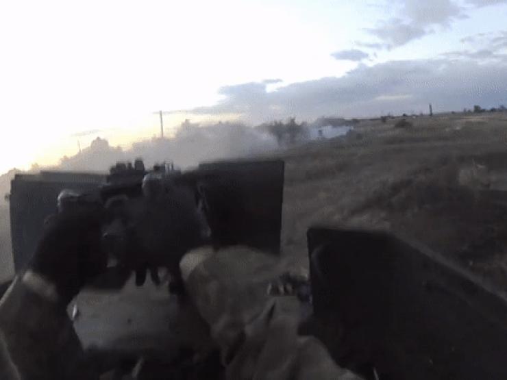 Video: Binh sĩ Ukraine tấn công vị trí lực lượng Nga bằng súng máy hạng nặng của Mỹ