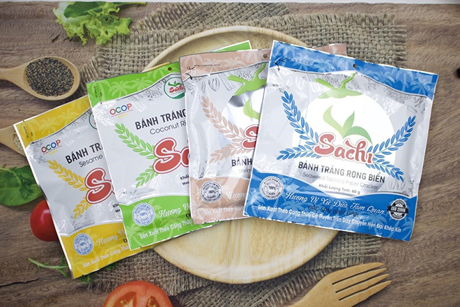 Những mẻ bánh tráng thơm, giòn, đều, đẹp nhờ sự kết hợp tinh tế giữa truyền thống và công nghệ hiện đại.