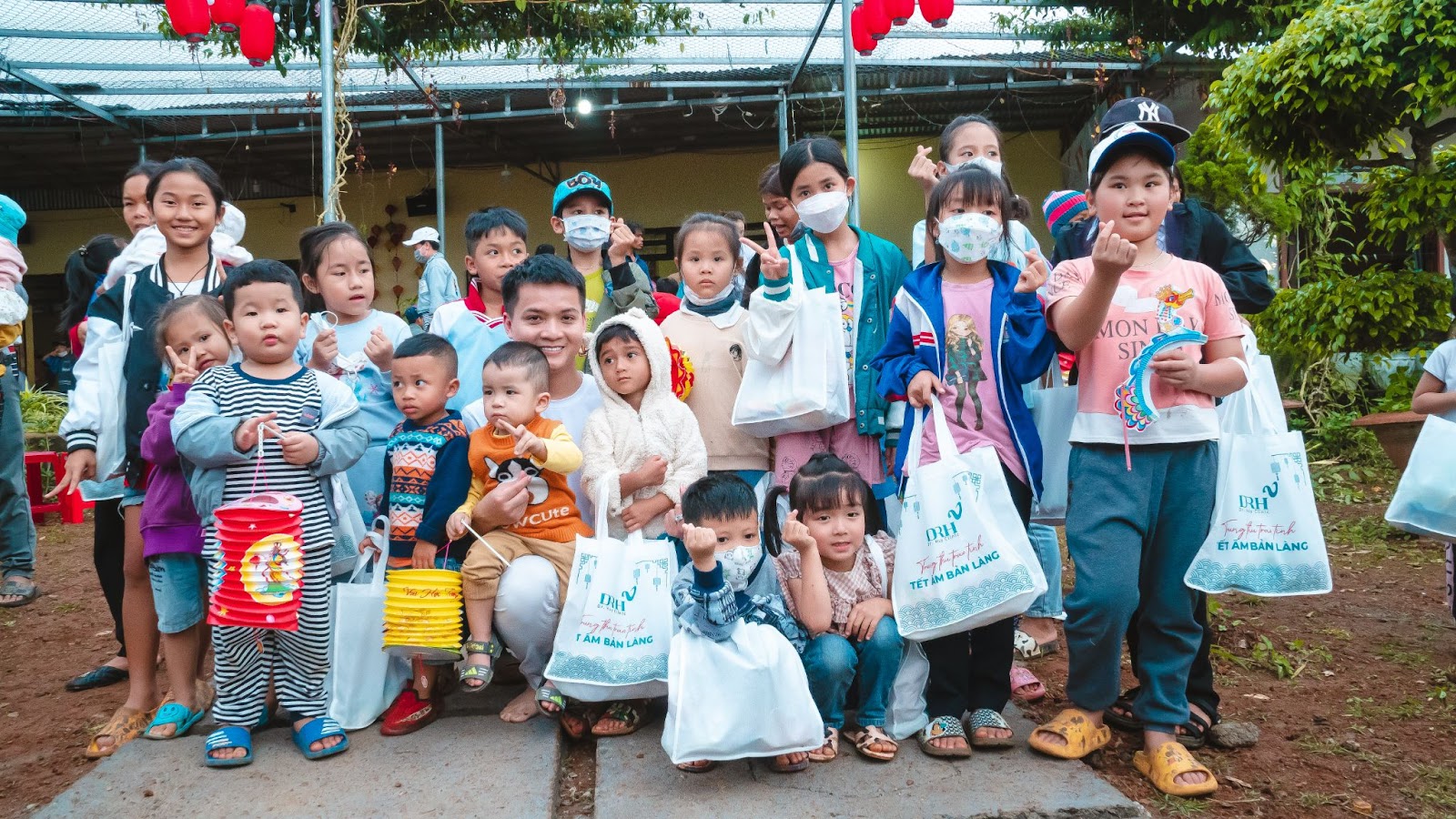 DRH Clinic và Trung thu &#34;ấm&#34; hy vọng ở vùng cao - 4