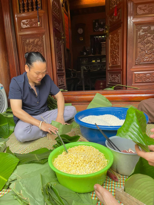 Anh cũng tự nhận bản thân là người chịu khó, không nề hà công việc gì.
