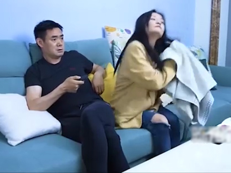 Clip hài hước - Anh chàng nhận quả đắng khi "yêu đơn phương" cô bạn gái đã có người yêu