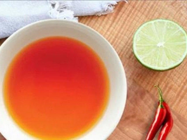 Ẩm thực - Những người không nên ăn nước mắm kẻo "rước" thêm bệnh vào thân