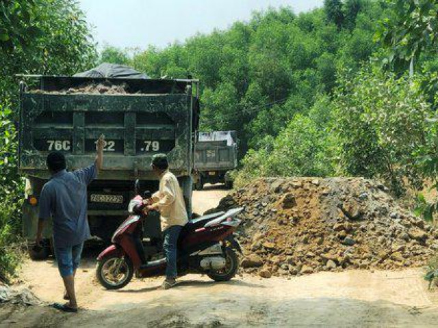 Tin tức trong ngày - Cơ quan chức năng nói gì về chủ mỏ đất "giam lỏng" 3 phóng viên?