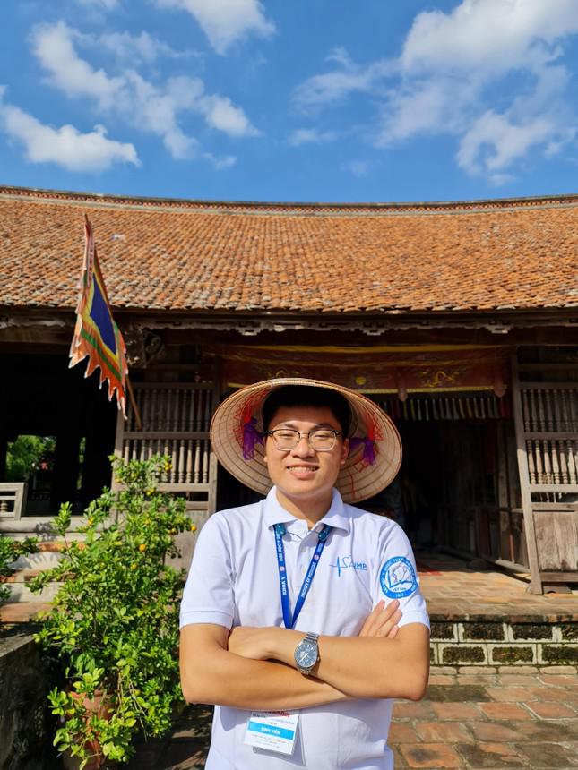 Đặng Lê Minh Khang (19 tuổi, đến từ TP. Cần Thơ) là sinh viên năm 2 Đại học Y dược TP. Hồ Chí Minh.