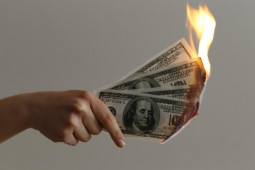 Kinh doanh - Nếu không muốn đốt tiền khi mua sắm, hãy tránh xa thức uống này