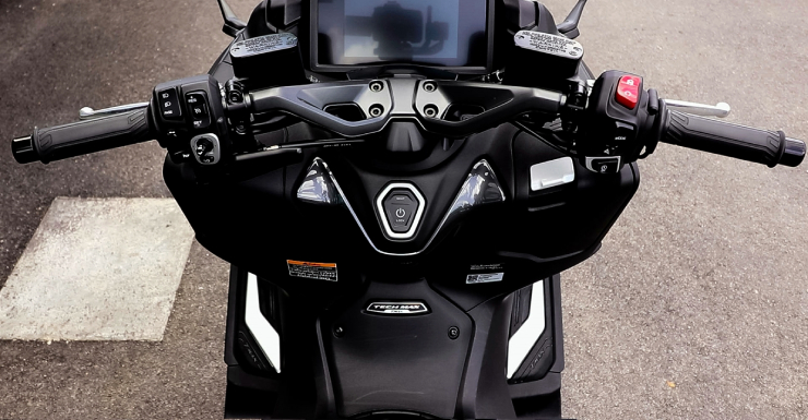 Ngắm xe ga 2022 Yamaha TMAX 560 cuốn hút cánh mày râu - 12