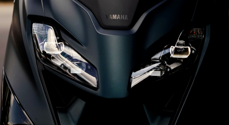 Ngắm xe ga 2022 Yamaha TMAX 560 cuốn hút cánh mày râu - 4