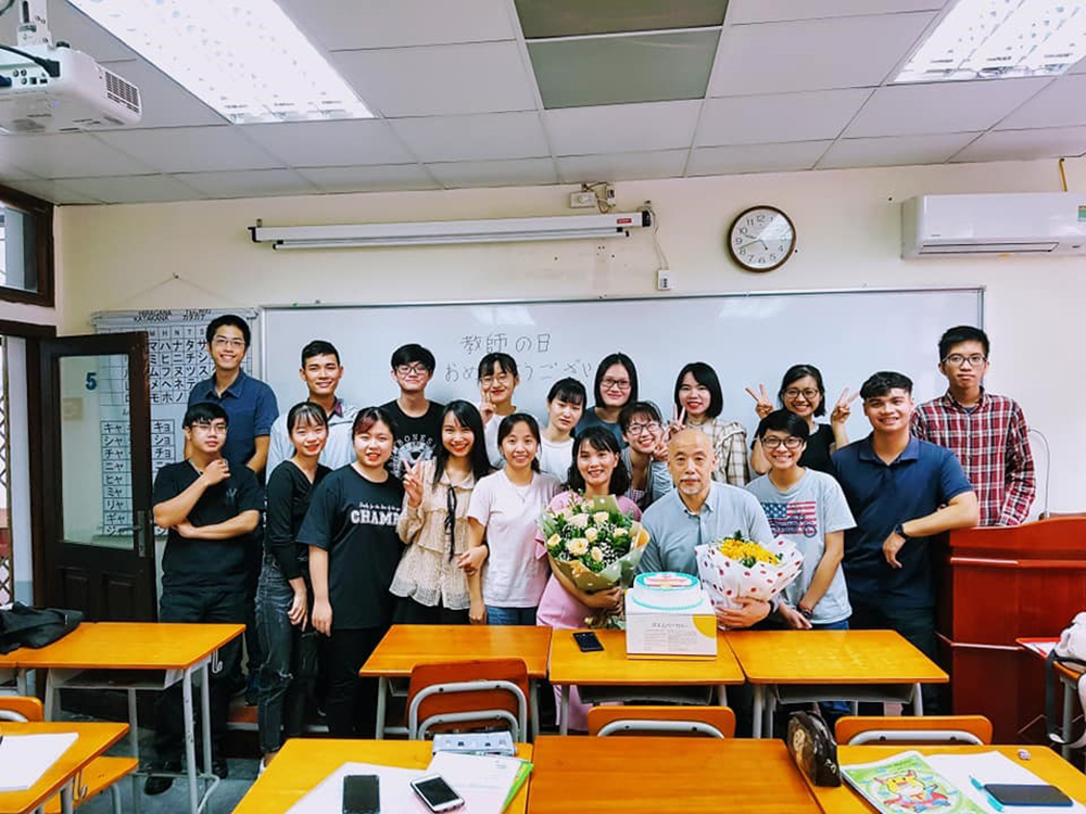 Hình ảnh học viên trong lớp học tại Trung tâm tiếng Nhật Núi Trúc – Sugi Ryotaro