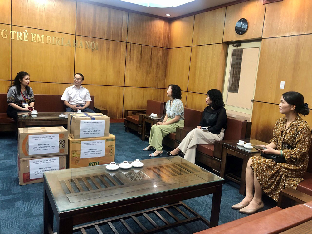 Hoạt động từ thiện tại làng trẻ Birla