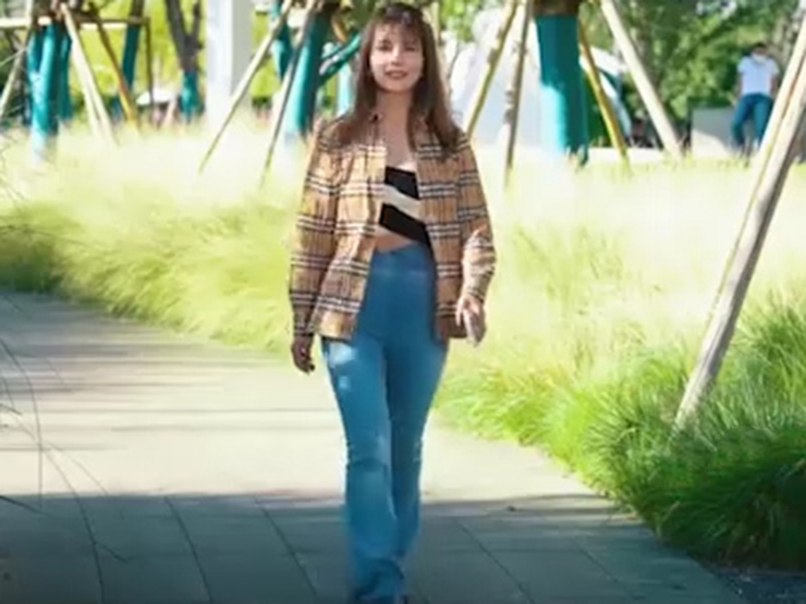 Clip hài hước - Mỗi khi gặp gái xinh trên đường các quý ông lại nổi máu "anh hùng"