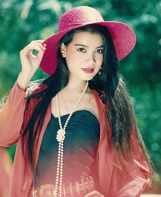 Trong những thập niên 1980, 1990 với&nbsp;tài năng diễn xuất cộng với gương mặt đẹp và ngoại hình chuẩn, cô còn được mệnh danh&nbsp;là “Mỹ nhân làng điện ảnh Việt”.