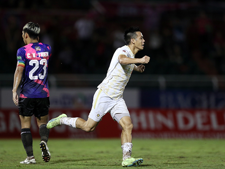 Bóng đá - Hà Nội FC hoà hú vía đội bét bảng, HLV Hàn Quốc hết lời khen Văn Quyết