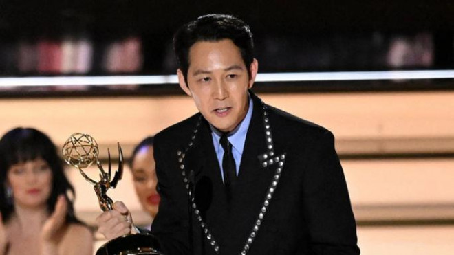 Lee Jung-jae thắng giải Emmy