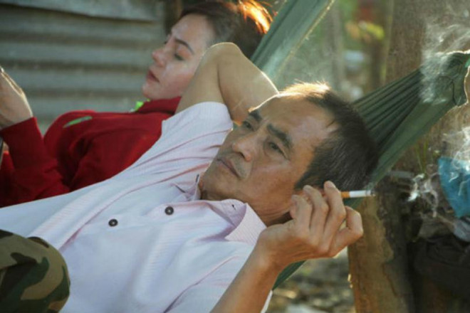 Sau khi ra tù, tưởng rằng được sống những ngày sung sướng vì được quây quần với vợ con thì ông Nén lại bỏ nhà ra đi. Ảnh: Đàm Đệ