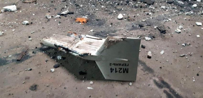 Hình ảnh một mảnh vỡ của chiếc UAV mà quân đội Ukraine cho là do Iran cung cấp để binh sĩ Nga sử dụng. Ảnh: REUTERS