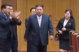 Thế giới - Người phụ nữ bí ẩn xuất hiện bên cạnh ông Kim Jong-un