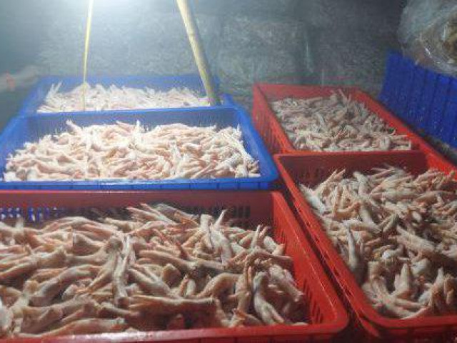 Thị trường - Tiêu dùng - Bắt hơn 3 tấn chân gà nhập lậu