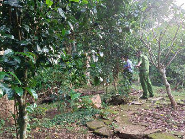 Pháp luật - Bình Phước: Người làm vườn hốt hoảng trước cảnh tượng bên suối