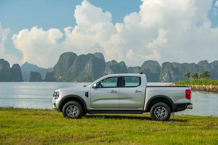 Chi tiết xe bán tải Ford Ranger phiên bản XLS 4x4 có giá bán 756 triệu đồng - 4