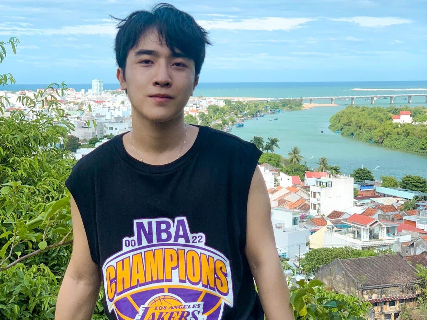 Thế Vương là Á khoa đầu vào của Đại học Mỹ Thuật Công Nghiệp, hệ Thạc sĩ tháng 6/2022