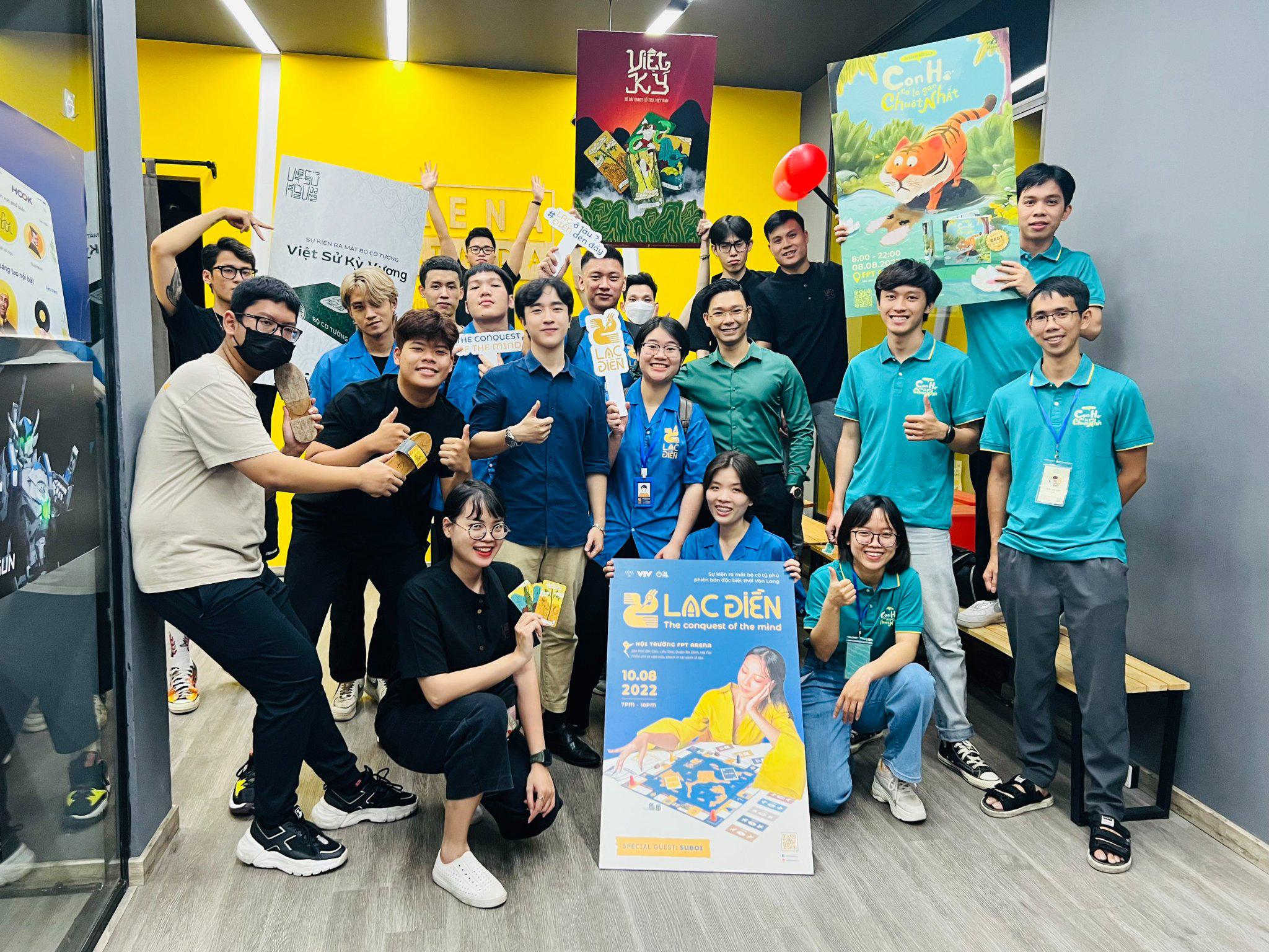 “Anh giáo” cùng sinh viên của mình tại FPT Arena Multimedia