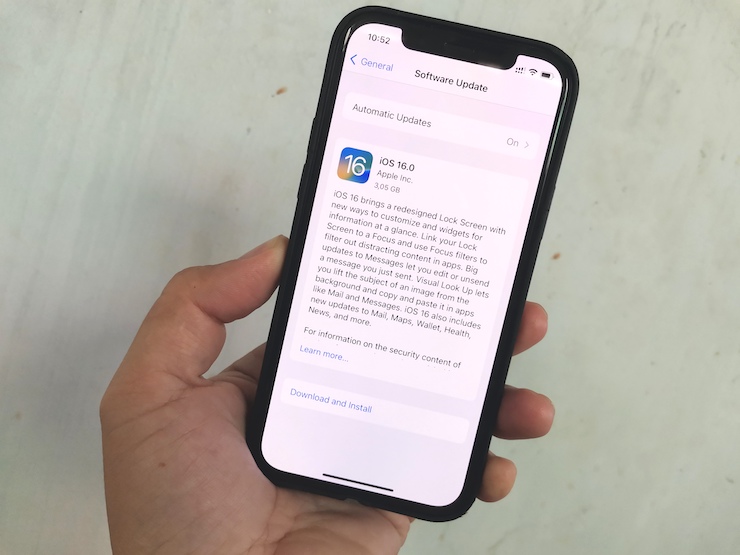 Tại sao nên cập nhật ngay iOS 15.7 cho chiếc iPhone đã 7 năm tuổi này? - 3