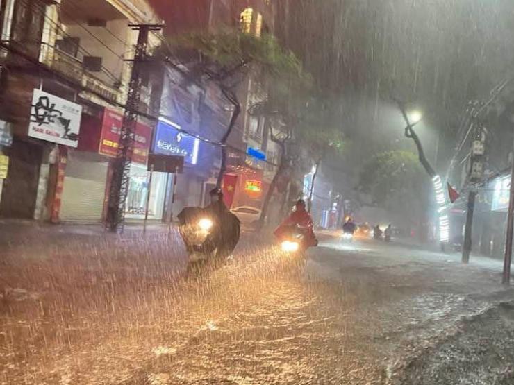 Tin tức trong ngày - Miền Bắc chuyển mưa dông, cục bộ có mưa to từ đêm nay (15/9)