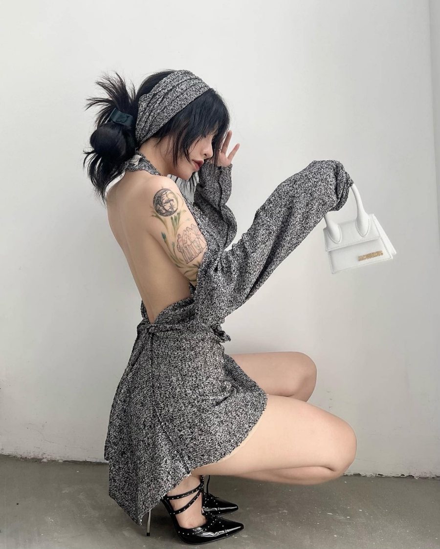 Dù dáng người nhỏ nhắn nhưng Du Uyên&nbsp;có thân hình khoẻ khoắn và săn chắc. Mỗi người có một thể trạng khác nhau, bạn nên tham khảo bí quyết ăn/tập thay vì bê nguyên công thức từ người khác áp đặt cho bản thân.