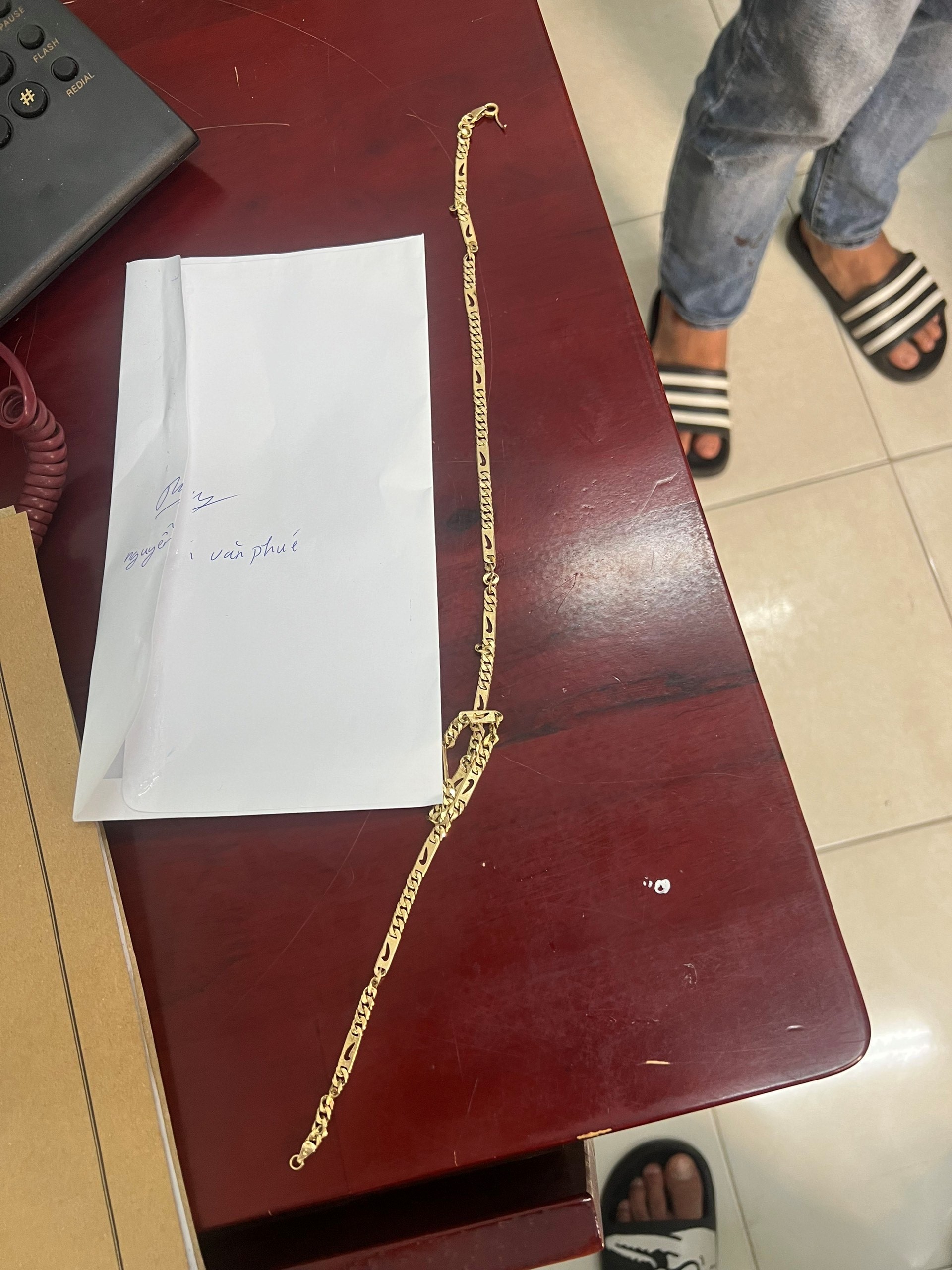 Các đối tượng bị bắt giữ cùng tang vật