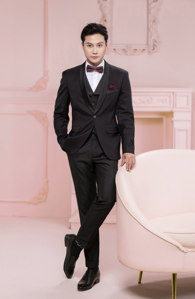 Nam diễn viên thể hiện thần thái cuốn hút trong bộ ảnh.