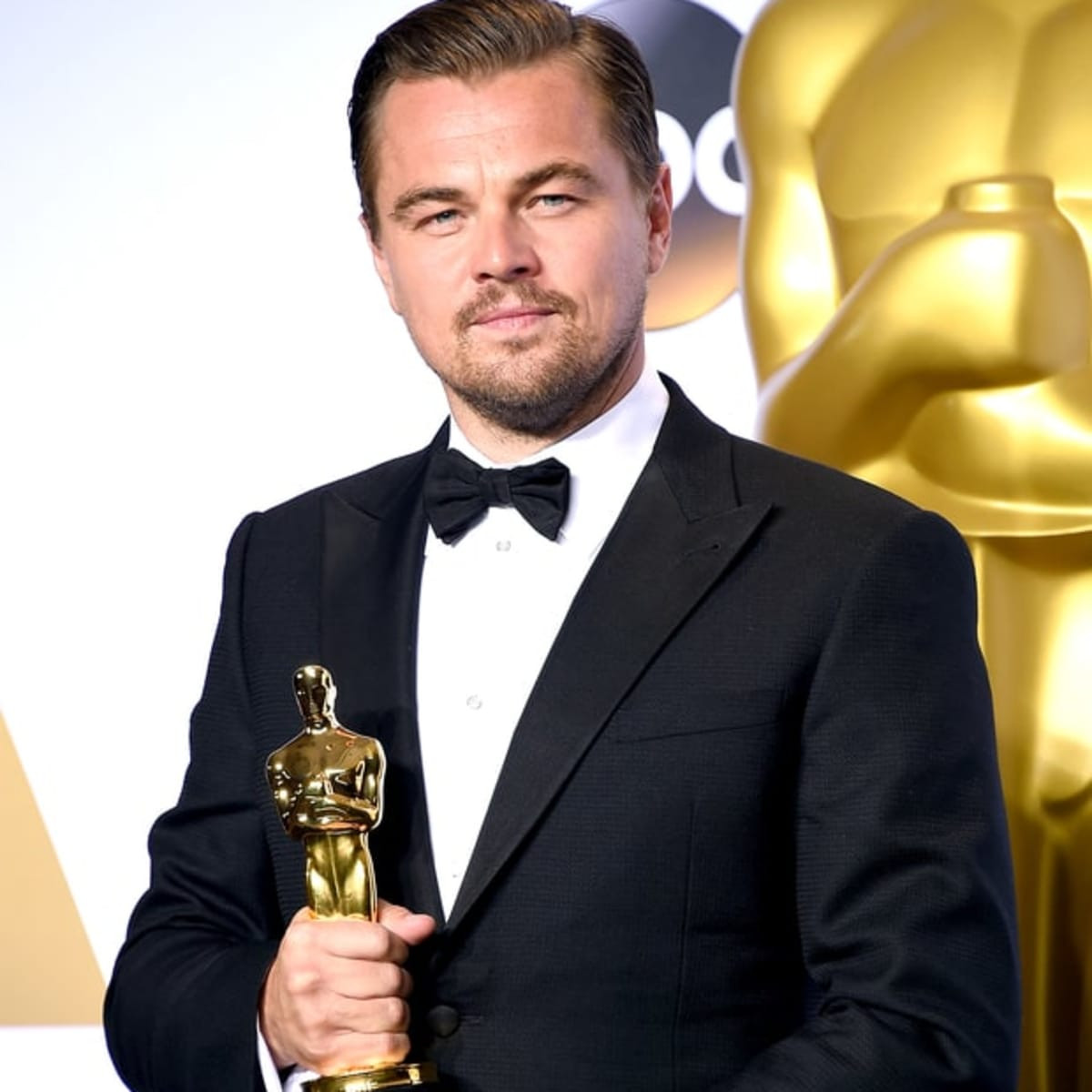 Vẻ ngoài của “ông chú” U50 Leonardo DiCaprio có gì hấp dẫn mà khiến nhiều gái trẻ mê mẩn? - 4