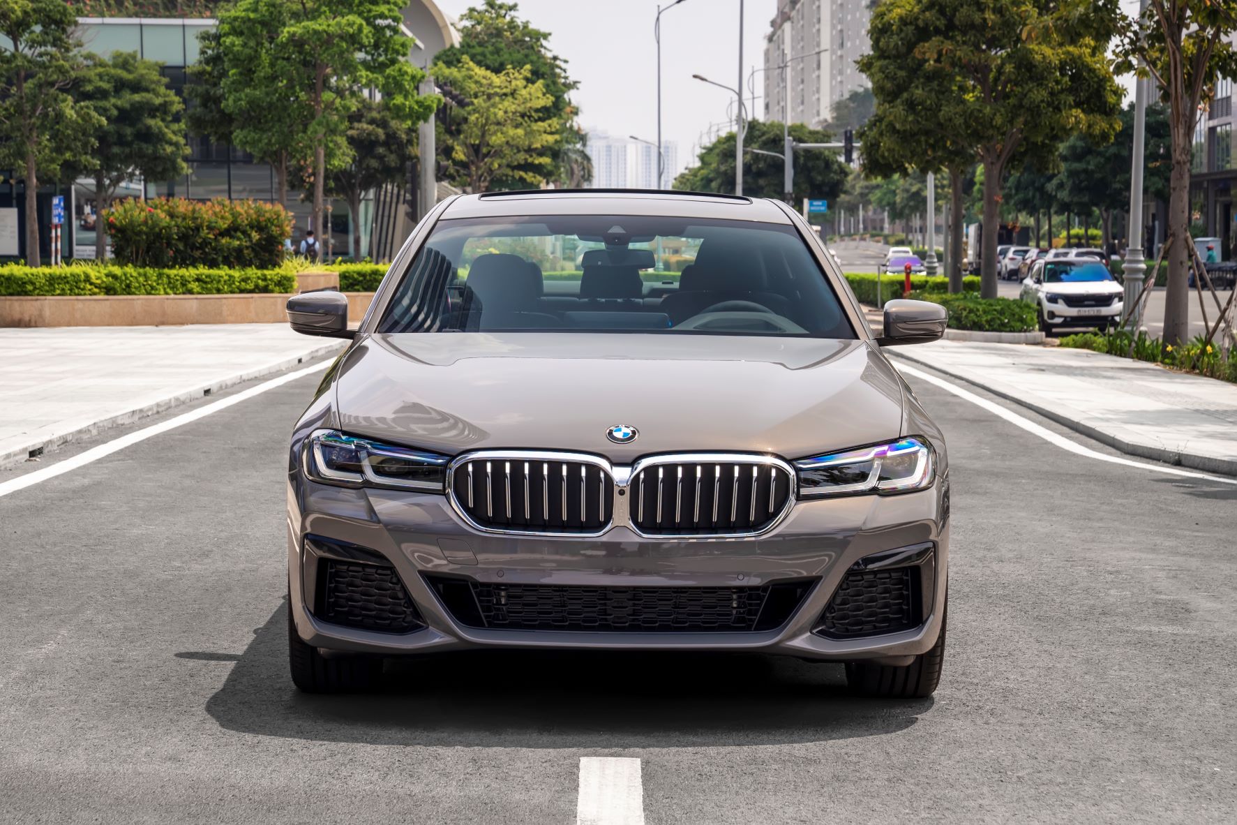 BMW 5 Series: Sedan hạng sang lý tưởng cho tín đồ BMW - 2