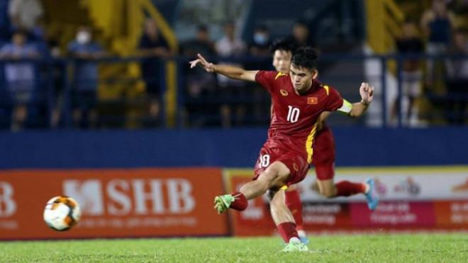 Văn Khang đang là một trong những cầu thủ trẻ sáng giá nhất của bóng đá Việt Nam. Ảnh TN