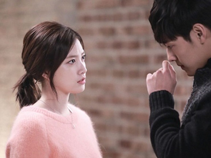 Bạn trẻ - Cuộc sống - Đồng ý cho bạn trai dọn tới ở, cô sốc khi thấy hành động của anh