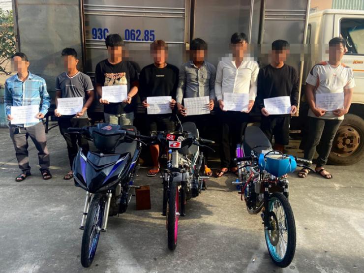 Pháp luật - Thuê xe tải chở mô tô "độ" về Bình Dương so kè tốc độ