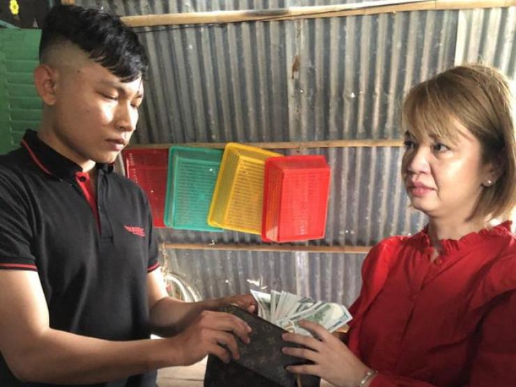Nữ Việt kiều Mỹ nhận lại ví có 4.000 USD đánh rơi: Người Cà Mau dễ thương vô cùng