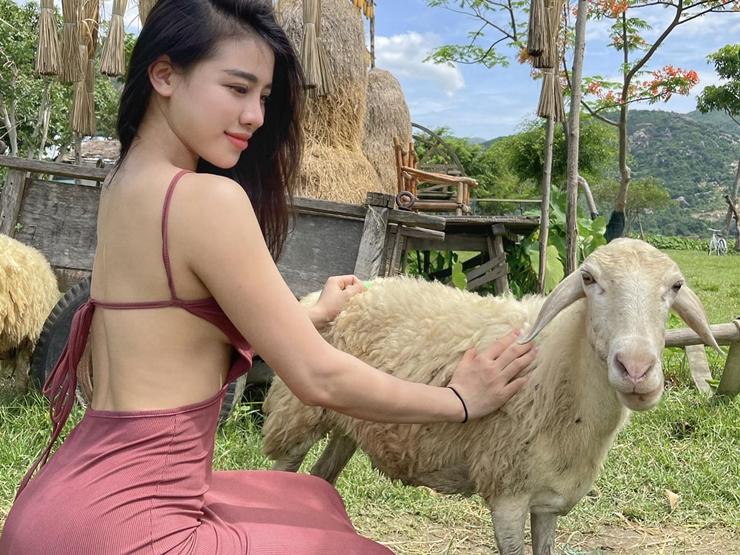 Thời trang - Các nữ gymer Việt quá gợi cảm khi diện váy "ý thức cơ thể" đi chơi, uống trà sữa