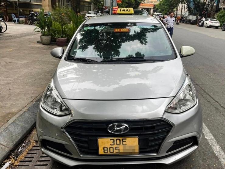 Tin tức trong ngày - Dùng băng dính che biển số xe, tài xế bị phạt 5 triệu đồng