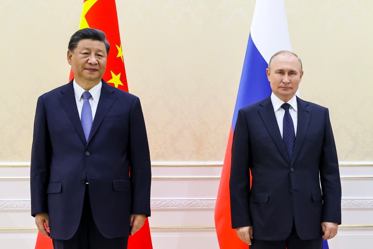Ông Tập và ông Putin chụp ảnh chung bên lề hội nghị thượng đỉnh SCO ở Uzbekistan.