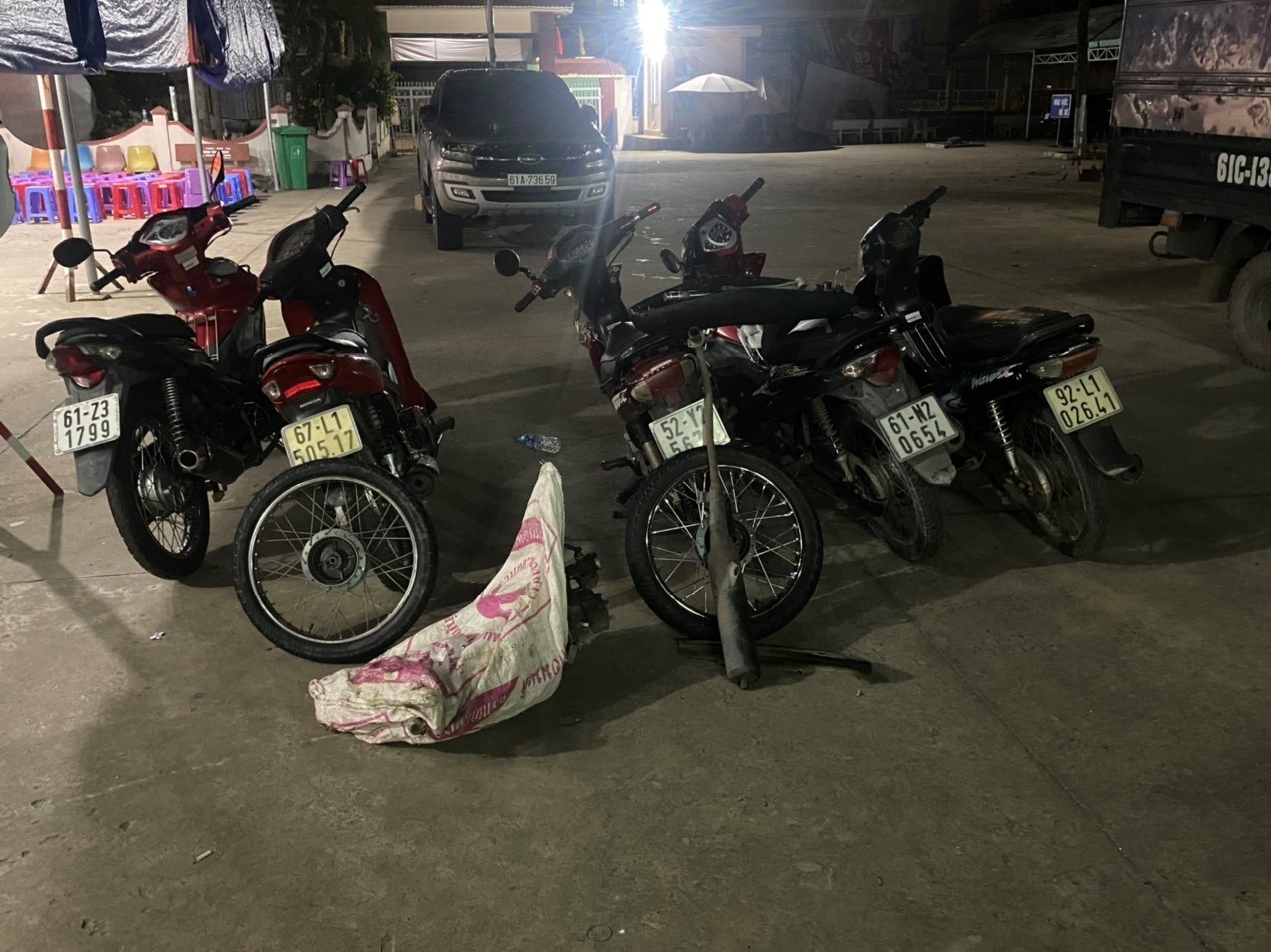 Nhóm thanh niên chuyên trộm cắp tài sản ban đêm sa lưới - 1