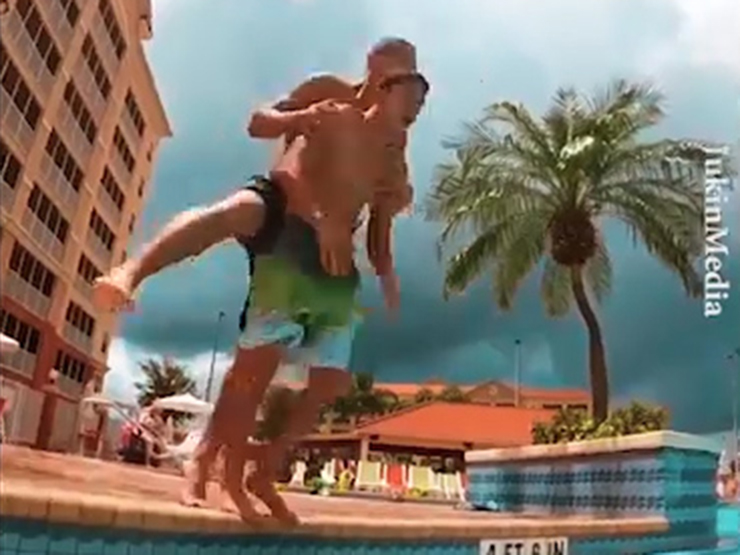 Clip hài hước - Những tình huống "ôm hận" khi chơi với đám bạn lầy lội