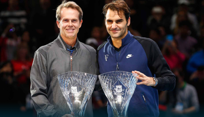 Chụp ảnh chung với huyền thoại Stefan Edberg năm 2015.
