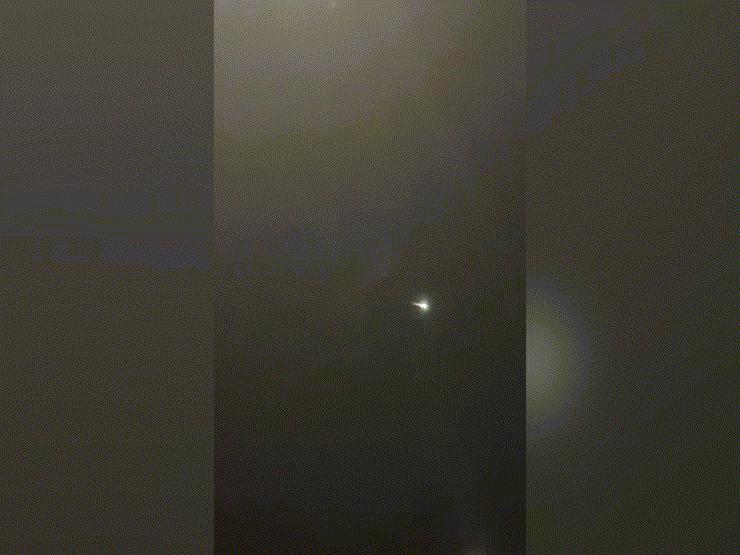 Phi thường - kỳ quặc - Cầu lửa bí ẩn rơi chậm bất thường, hàng trăm người ngỡ ngàng