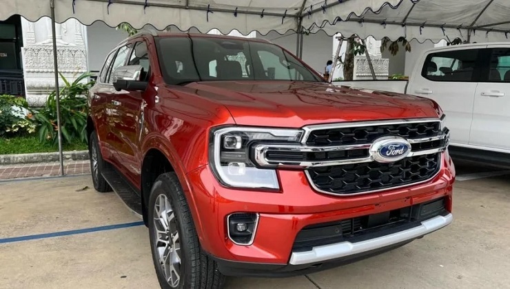 Xe Ford Everest hiện có mức chênh từ 150 - 170 triệu đồng so với giá khuyến nghị