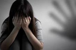 Pháp luật - Bắt bảo vệ trường học xâm hại nữ sinh lớp 6 đến mang thai